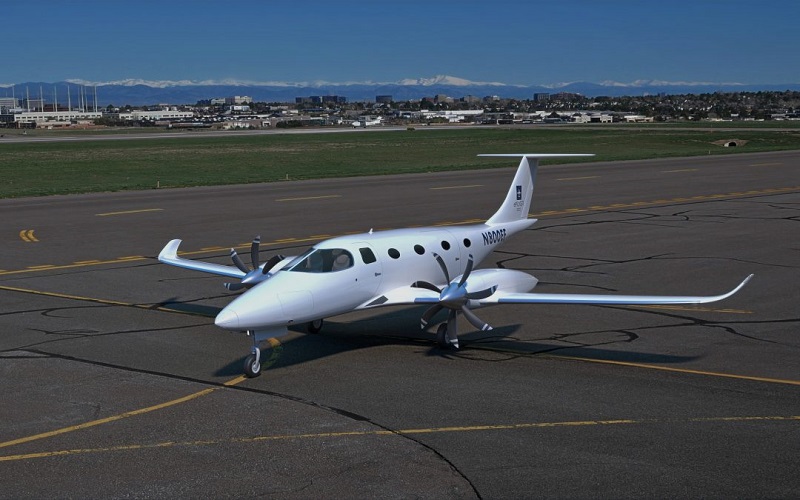 BYE AEROSPACE EFLYER 800 1.jpg