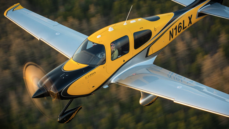 Cirrus Aircraft Delivers 6000th aircraft.jpg