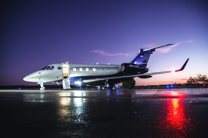 Embraer Legacy 450 At Paris Air Show.jpg