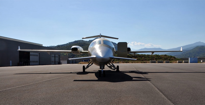 First Piaggio Avanti EVO From New Production Plant Takes Off (2).jpg