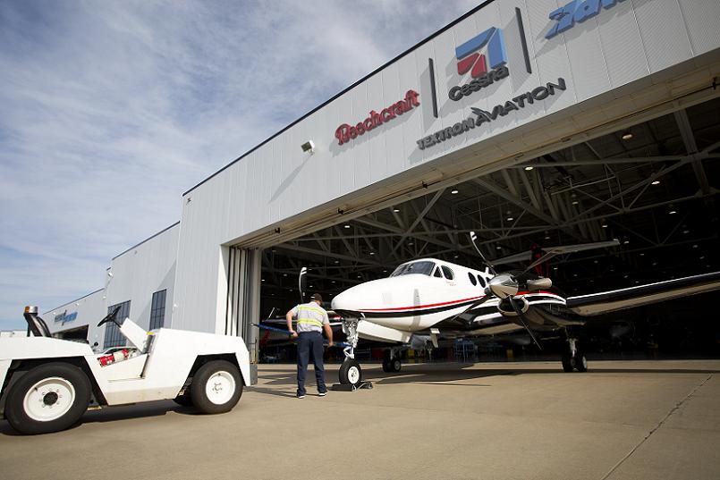 Textron_Service_Center_King_Air_and_Tug.jpg